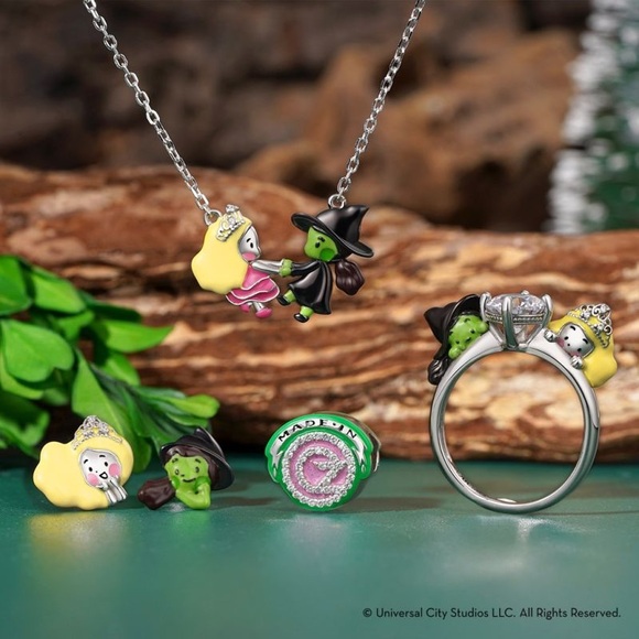 NIB 💚 Wicked x Gnoce Sterling Silver Elphaba & Glinda Necklace - Picture 4 of 4